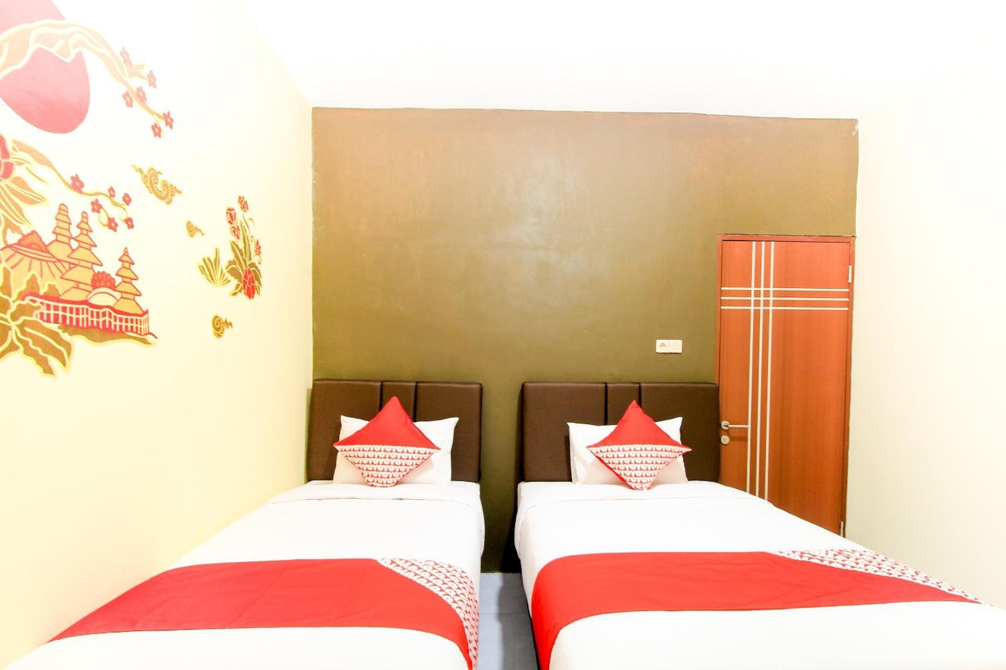 Super Oyo Capital O 217 A1 Hotel Surabaya Exterior photo